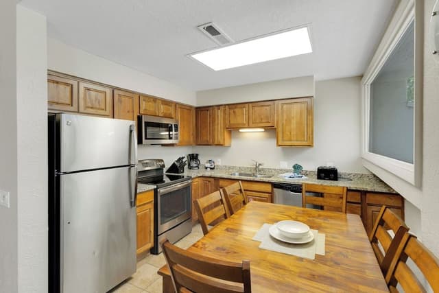 Condo, 2 Bedrooms