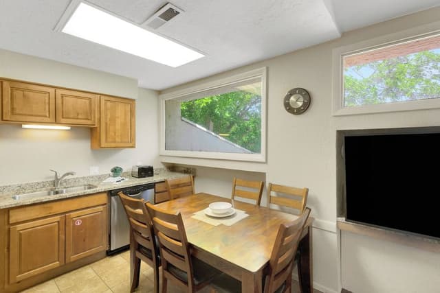 Condo, 2 Bedrooms