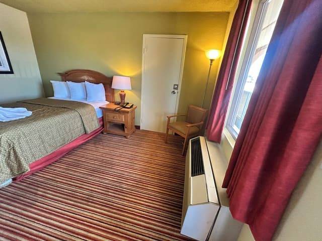 Room, Smoking (Full Bed)