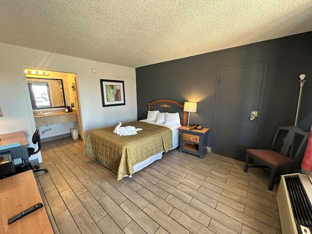 Room, Smoking (Full Bed)