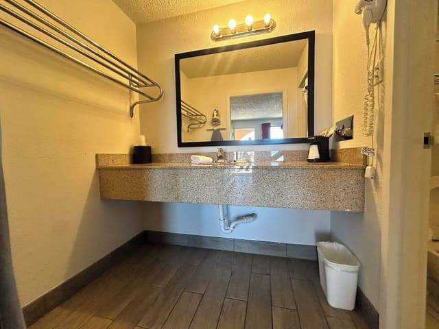 Premium Room (Full Bed)