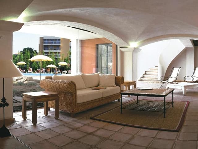 One-Bedroom Apartment (4 Adults)