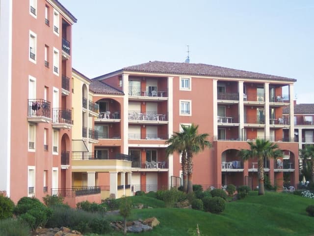 Apartment with 1 bedroom and sleeping couch (5-6 adults)