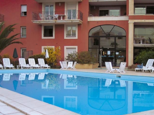 Two-Bedroom Apartment with Alcove (7 Adults)