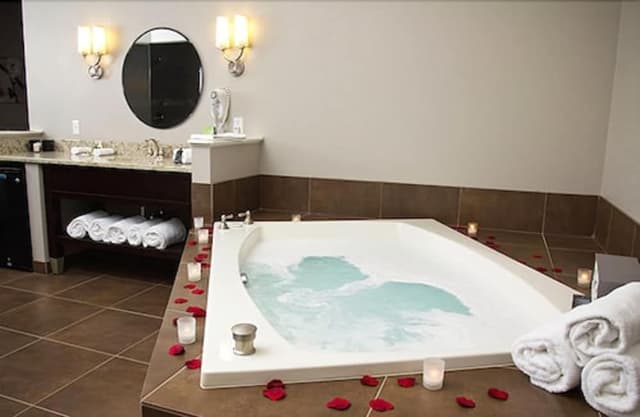 Royal Pool Suite
