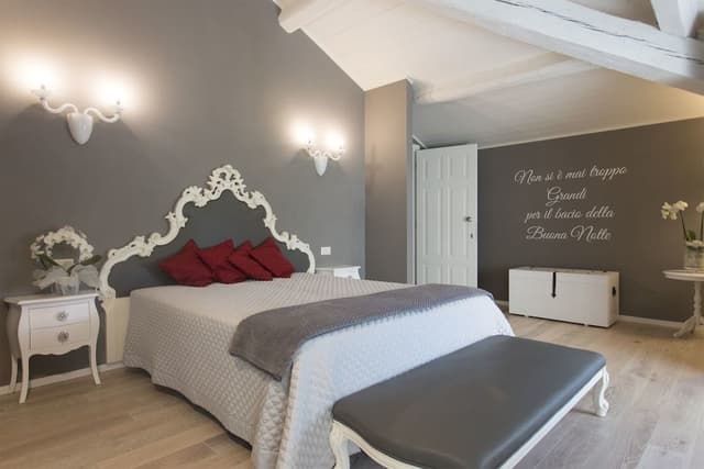 Suite, Jetted Tub