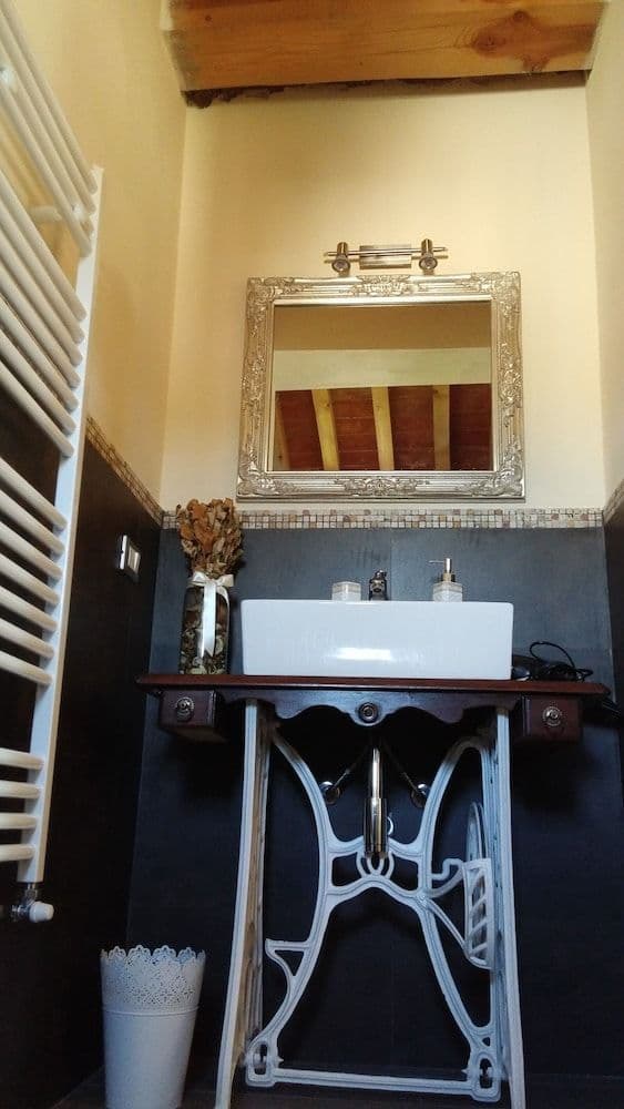 Deluxe Double Room, 1 Bedroom, Refrigerator