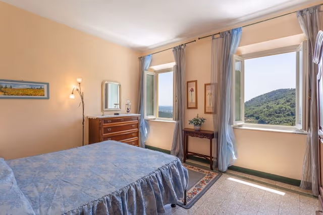 Senior Apartment, 4 Bedrooms