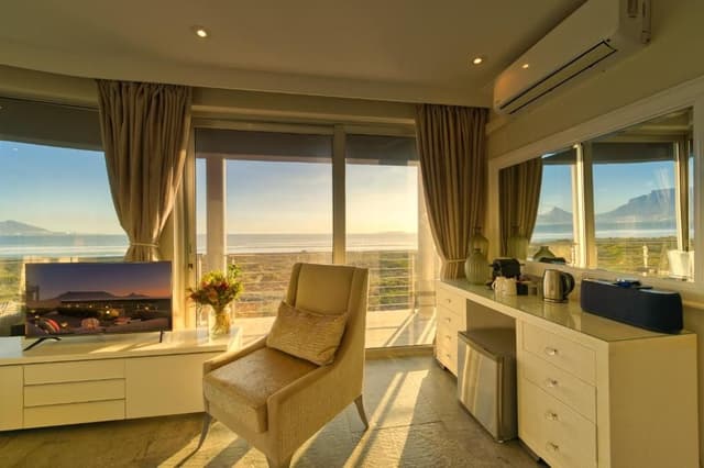 Panoramic Ocean View Suite