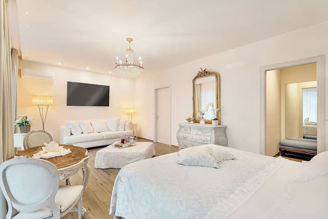 Luxury Studio Suite, Annex Building (Via di murlo, 10/E)