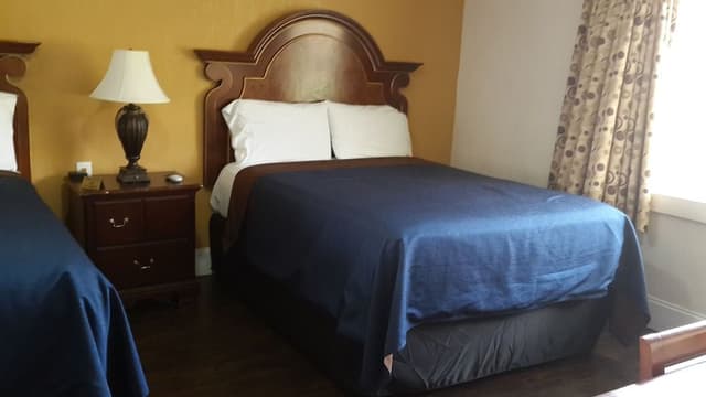 2 Queen Beds
