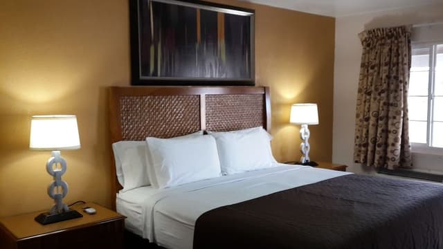 Deluxe Room, 1 King Bed