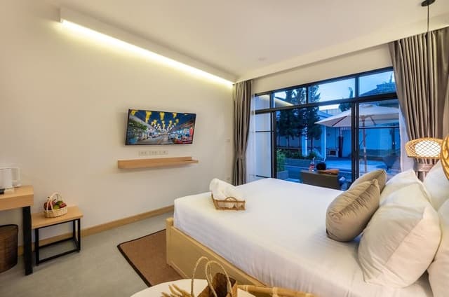 Deluxe Double Room, Pool Access