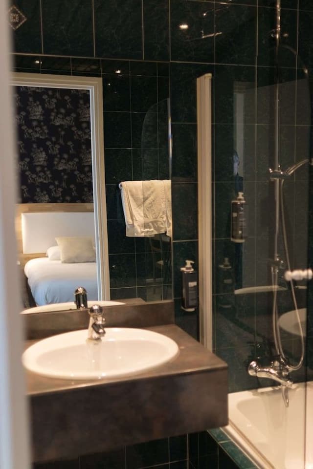 Comfort Room (1 or 2 Persons)