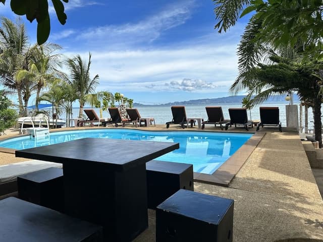 Deluxe Pool View