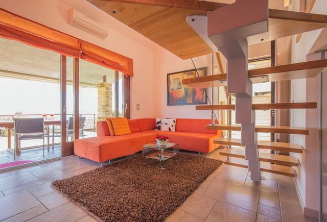 Villa, Lake View