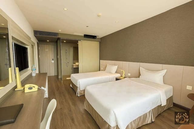 Senior Twin Room, Balcony, City View