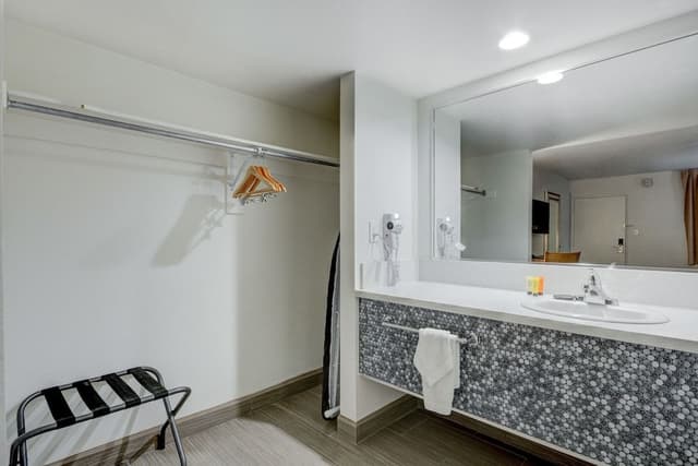 Deluxe Room, 1 King Bed