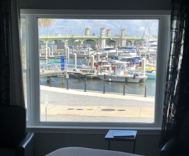 Luxury Double Room, 1 King Bed, Marina View, Corner