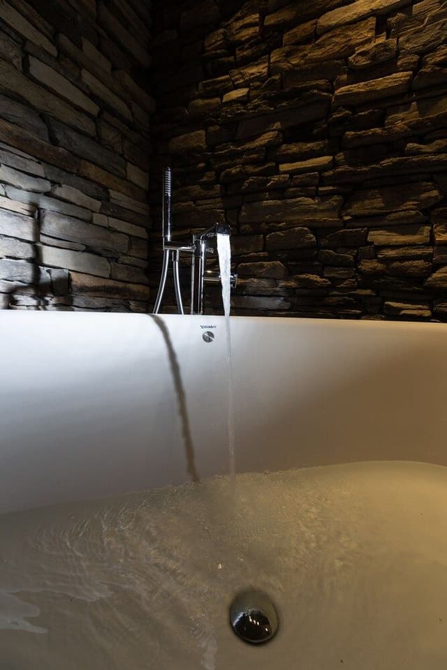 Suite, Jetted Tub