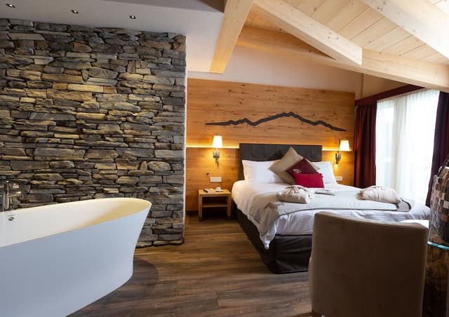 Suite, Jetted Tub
