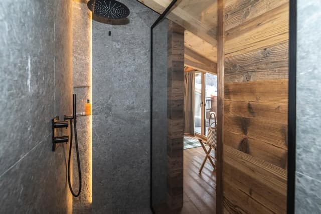 Deluxe Suite with Spa Bath