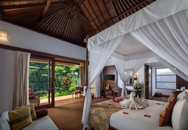 Panoramic Room