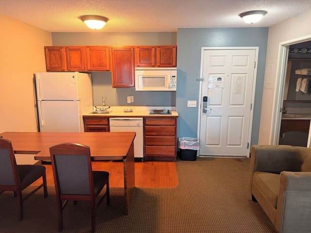 Basic Studio, 2 Queen Beds, Non Smoking