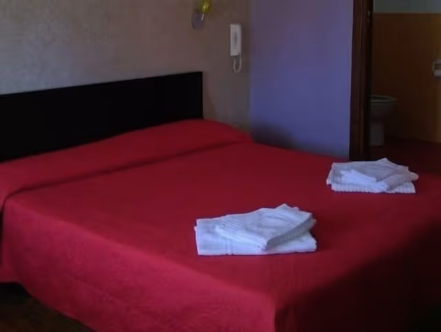 Basic Double Room, 1 Large Twin Bed