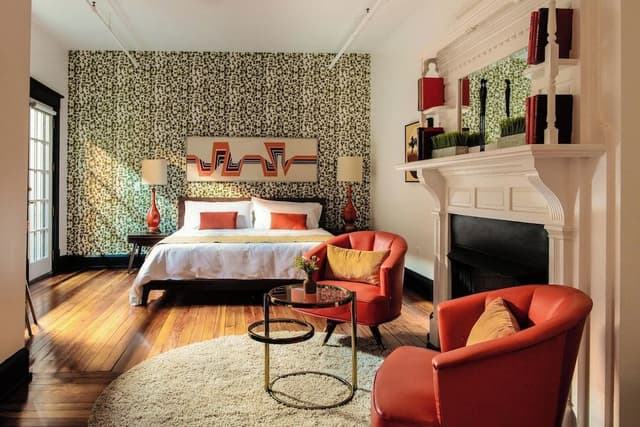 Suite, 1 King Bed, Balcony (The Bee)