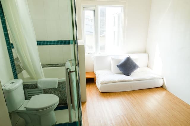 Standard Single Room with Bathtub