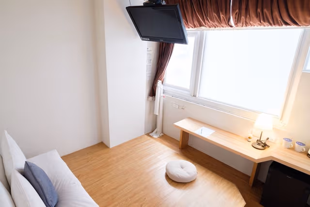 Economy Double Room, Bathtub