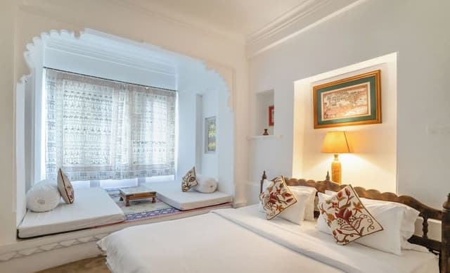 Room, Partial Lake View