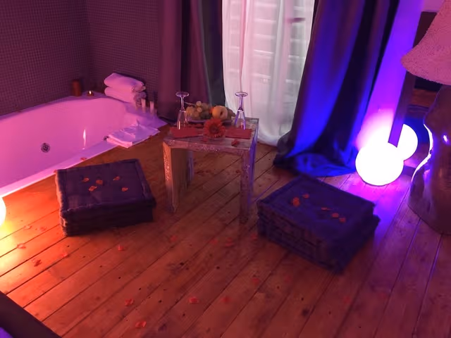 Deluxe Double Room, Jetted Tub