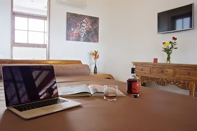 Suite (Apartment)