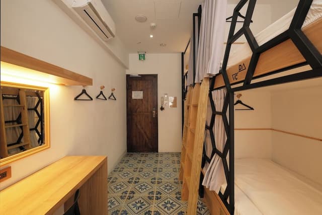 Shared Dormitory, Women only