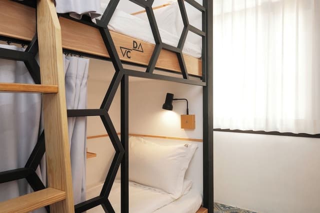 Shared Dormitory, Women only