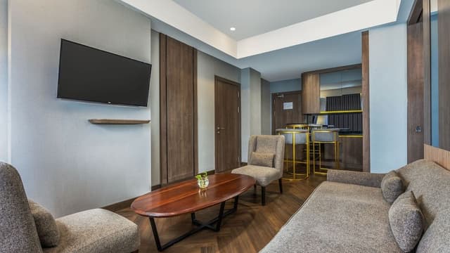 Executive Suite, 1 King Bed with Sofa bed