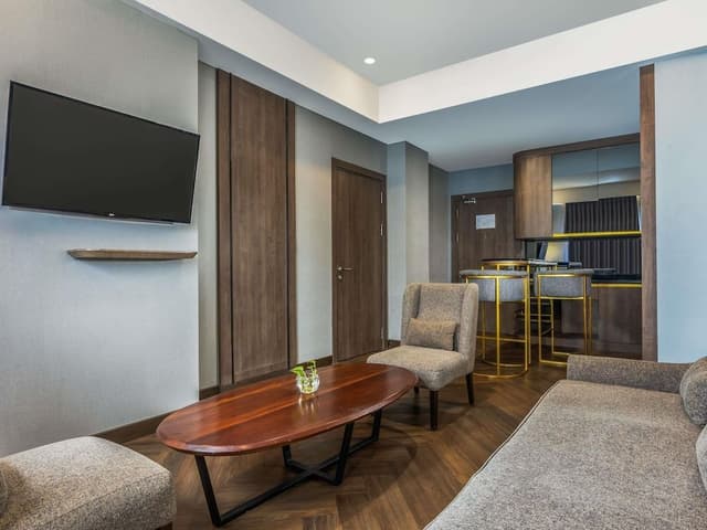 Executive Suite, 1 King Bed with Sofa bed