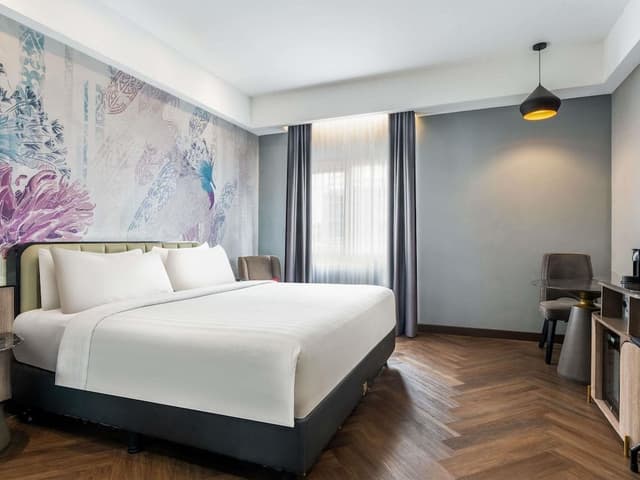 Executive Suite, 1 King Bed with Sofa bed