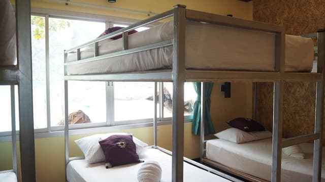 Mixed 6 beds Seaview