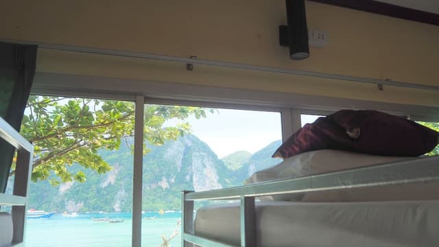 Bed in 6 Bed Female Dormitory room