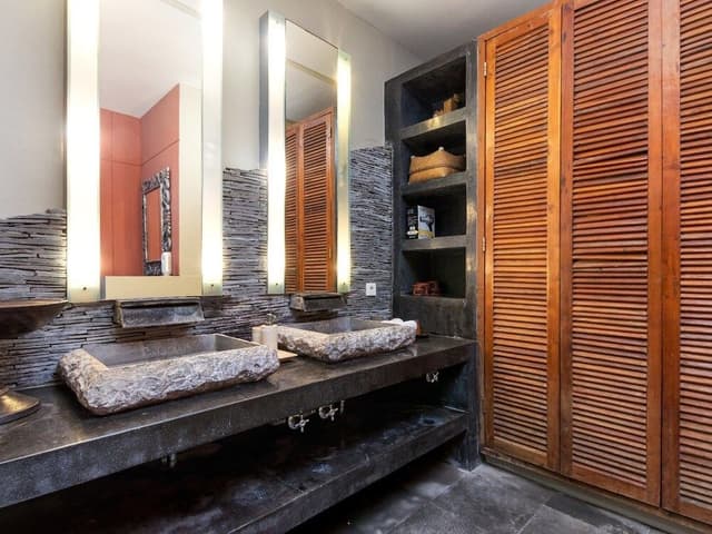 Villa, Smoking