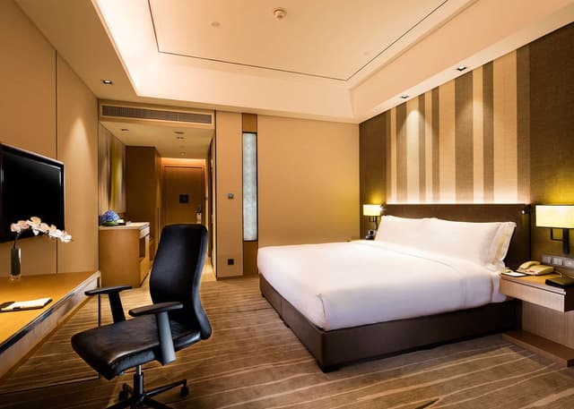 KING DELUXE ROOM