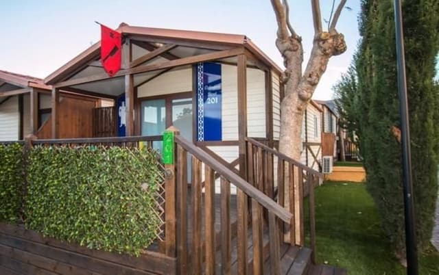 NOTTINGHAM B 2/4- Bungalow (2 Adults)