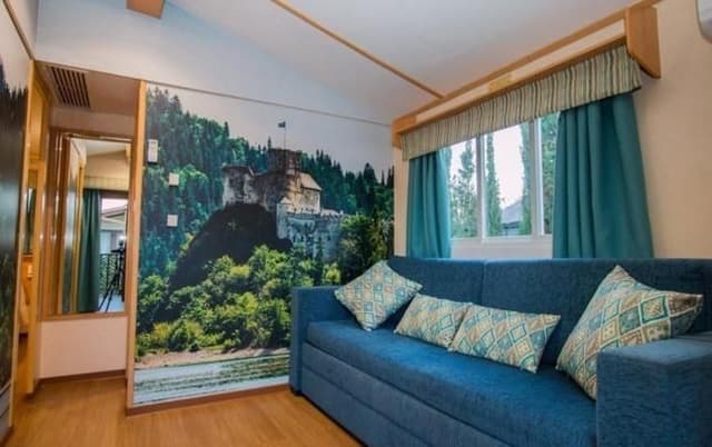 NOTTINGHAM B 2/4- Bungalow (2 Adults)