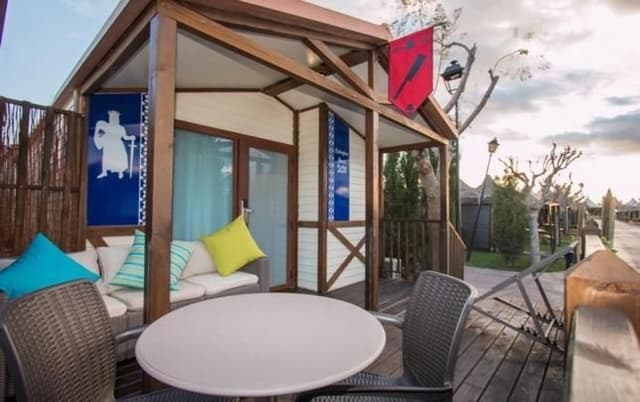 NOTTINGHAM B 2/4- Bungalow (2 Adults)