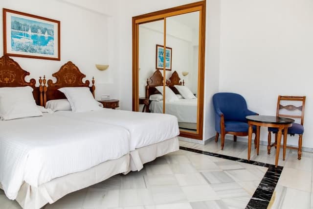 DOUBLE ROOM WITH BALCONY AND FRONTAL SEA VIEW