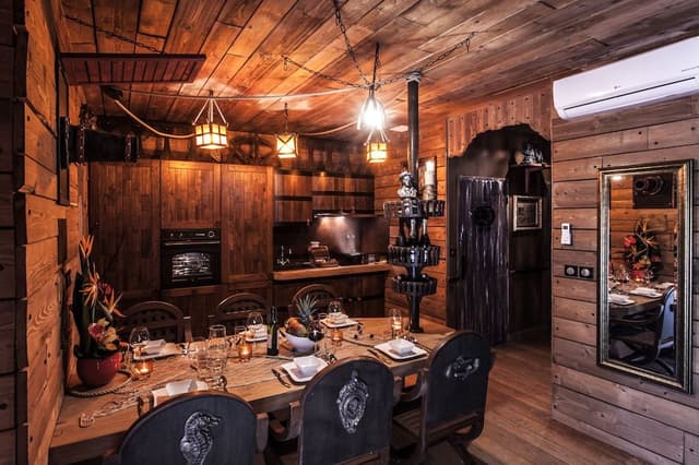 Suite "Barbe Noire" 6 people (2 rooms and a sofa bed in the living room)
