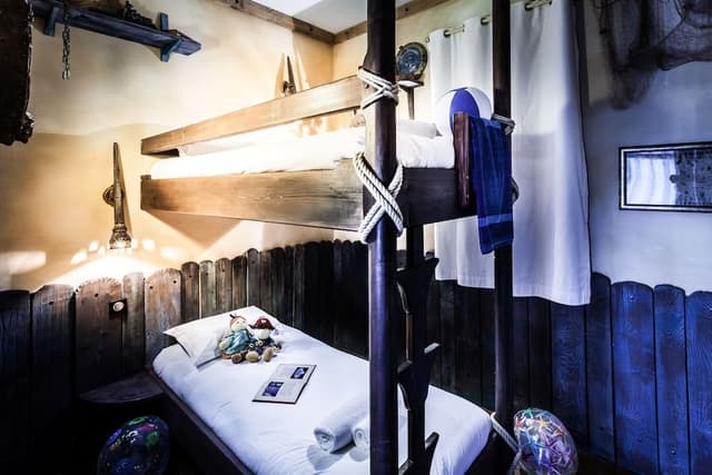 Suite "Boucaniers" 6 people (2 rooms and a sofa bed in the living room)